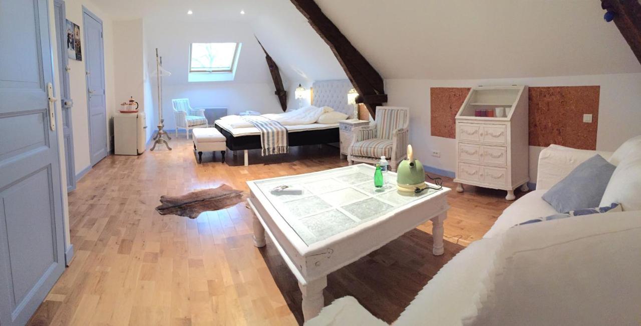 French Correze Moulin Bleu Hotel Saint-Pantaléon-de-Larche Екстериор снимка
