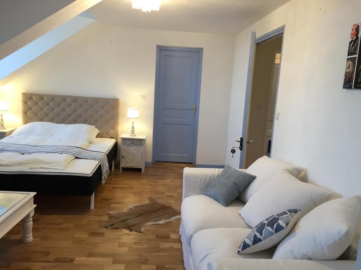 French Correze Moulin Bleu Hotel Saint-Pantaléon-de-Larche Екстериор снимка
