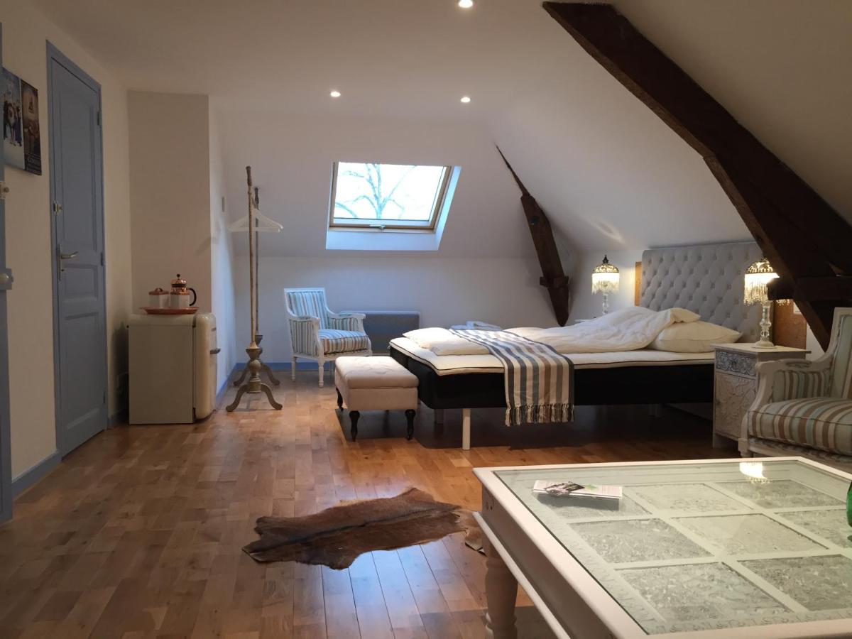 French Correze Moulin Bleu Hotel Saint-Pantaléon-de-Larche Екстериор снимка