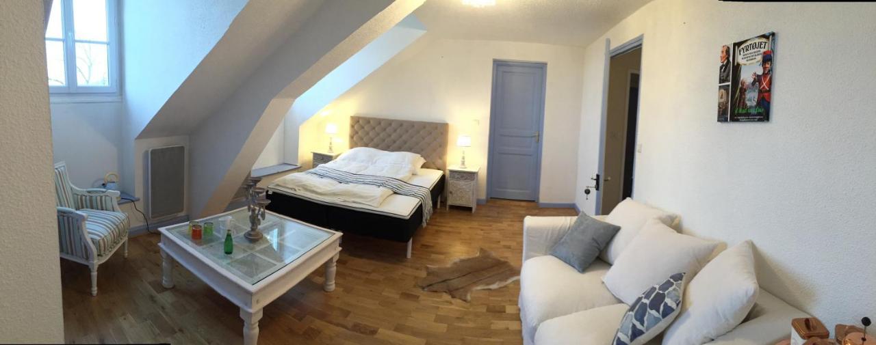 French Correze Moulin Bleu Hotel Saint-Pantaléon-de-Larche Екстериор снимка