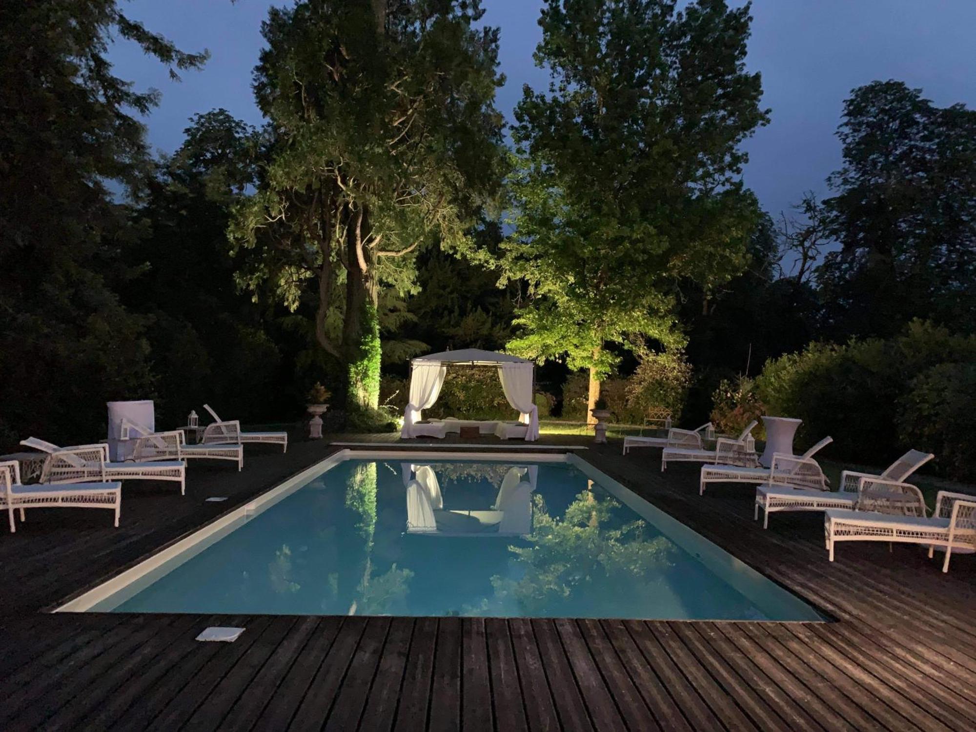 French Correze Moulin Bleu Hotel Saint-Pantaléon-de-Larche Екстериор снимка