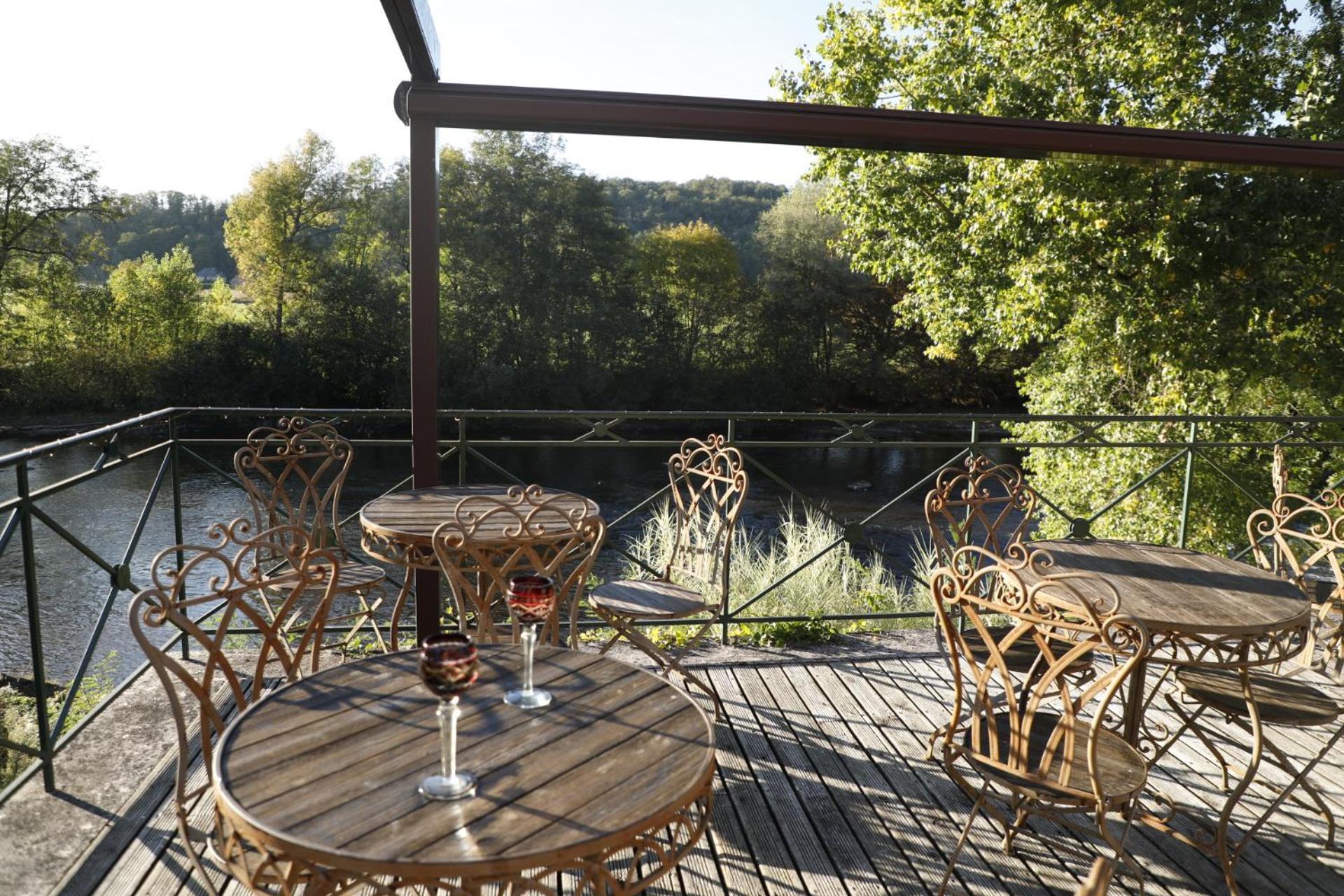 French Correze Moulin Bleu Hotel Saint-Pantaléon-de-Larche Екстериор снимка