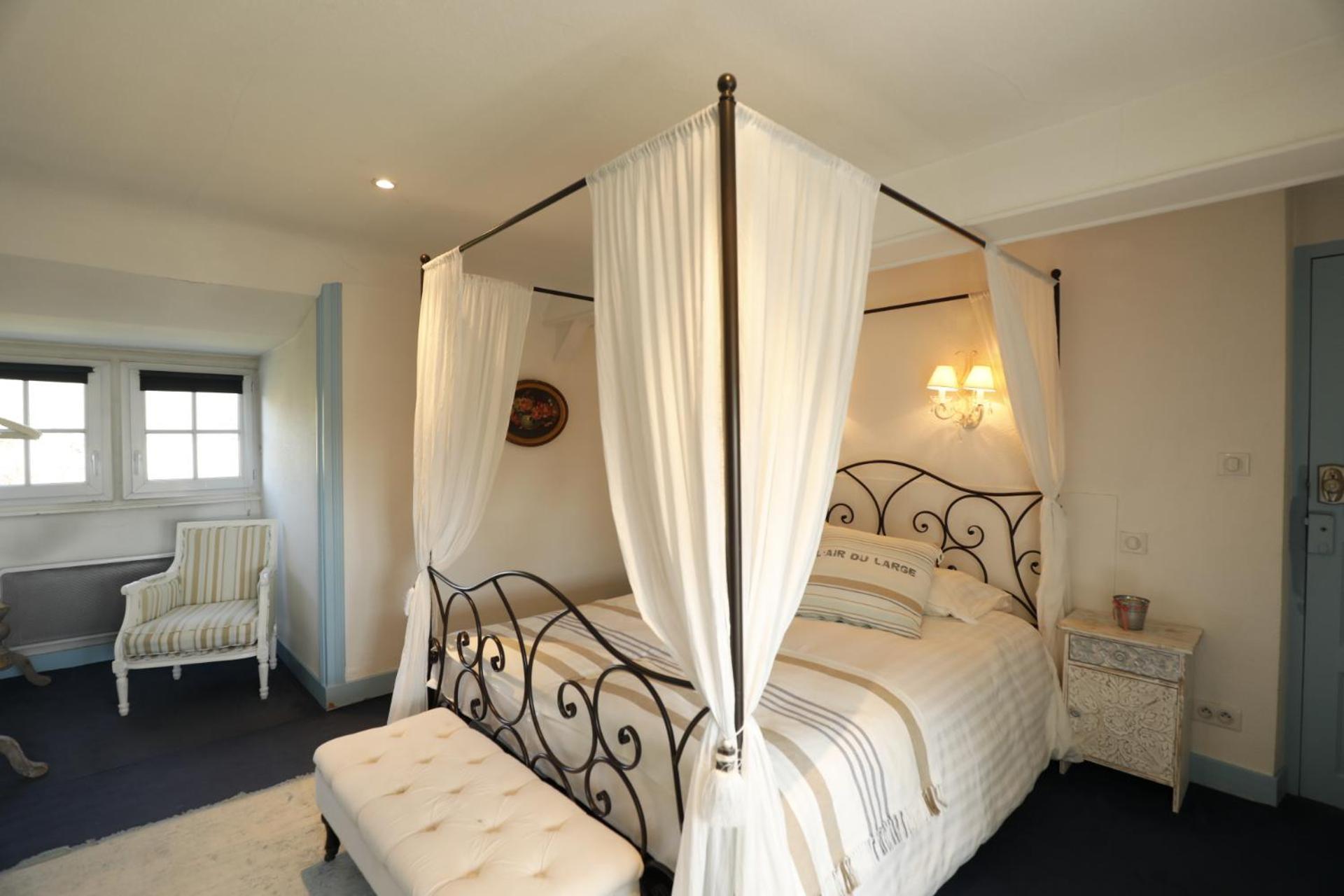 French Correze Moulin Bleu Hotel Saint-Pantaléon-de-Larche Екстериор снимка