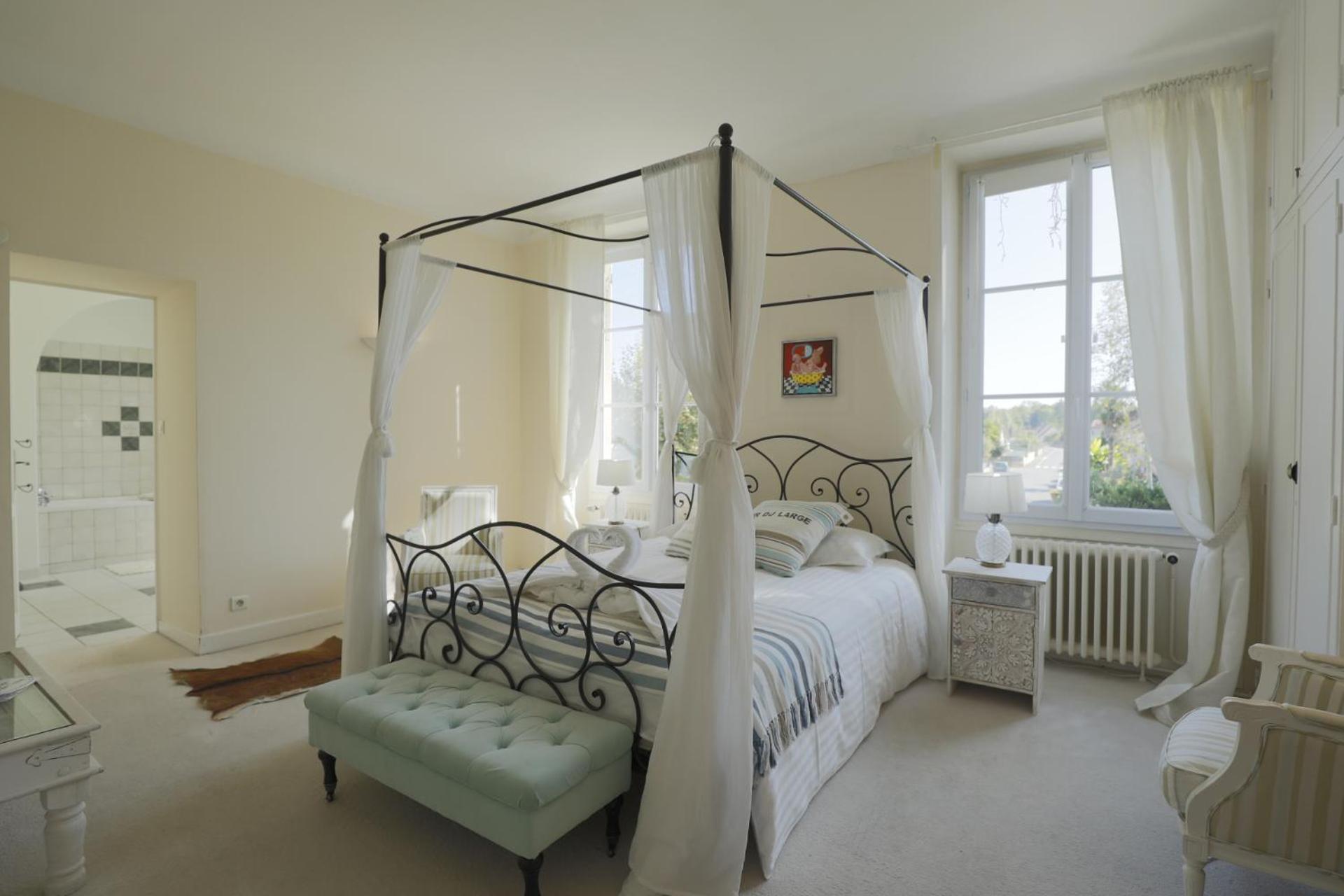 French Correze Moulin Bleu Hotel Saint-Pantaléon-de-Larche Екстериор снимка