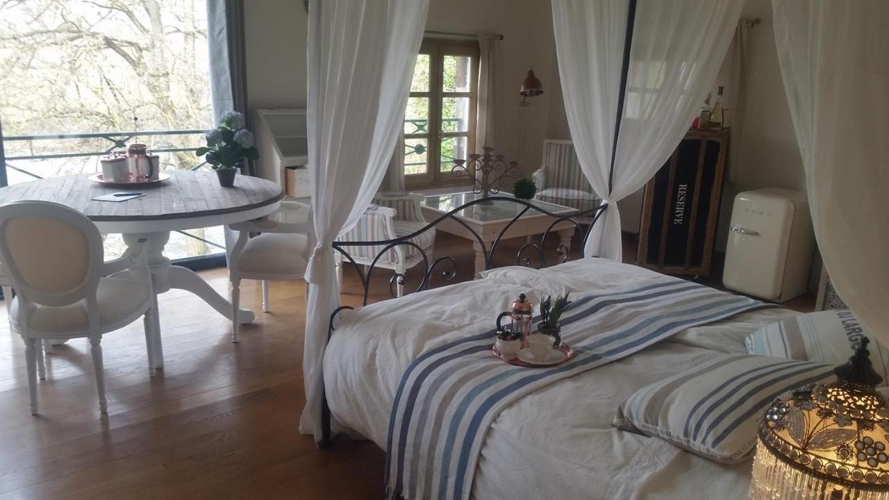 French Correze Moulin Bleu Hotel Saint-Pantaléon-de-Larche Екстериор снимка