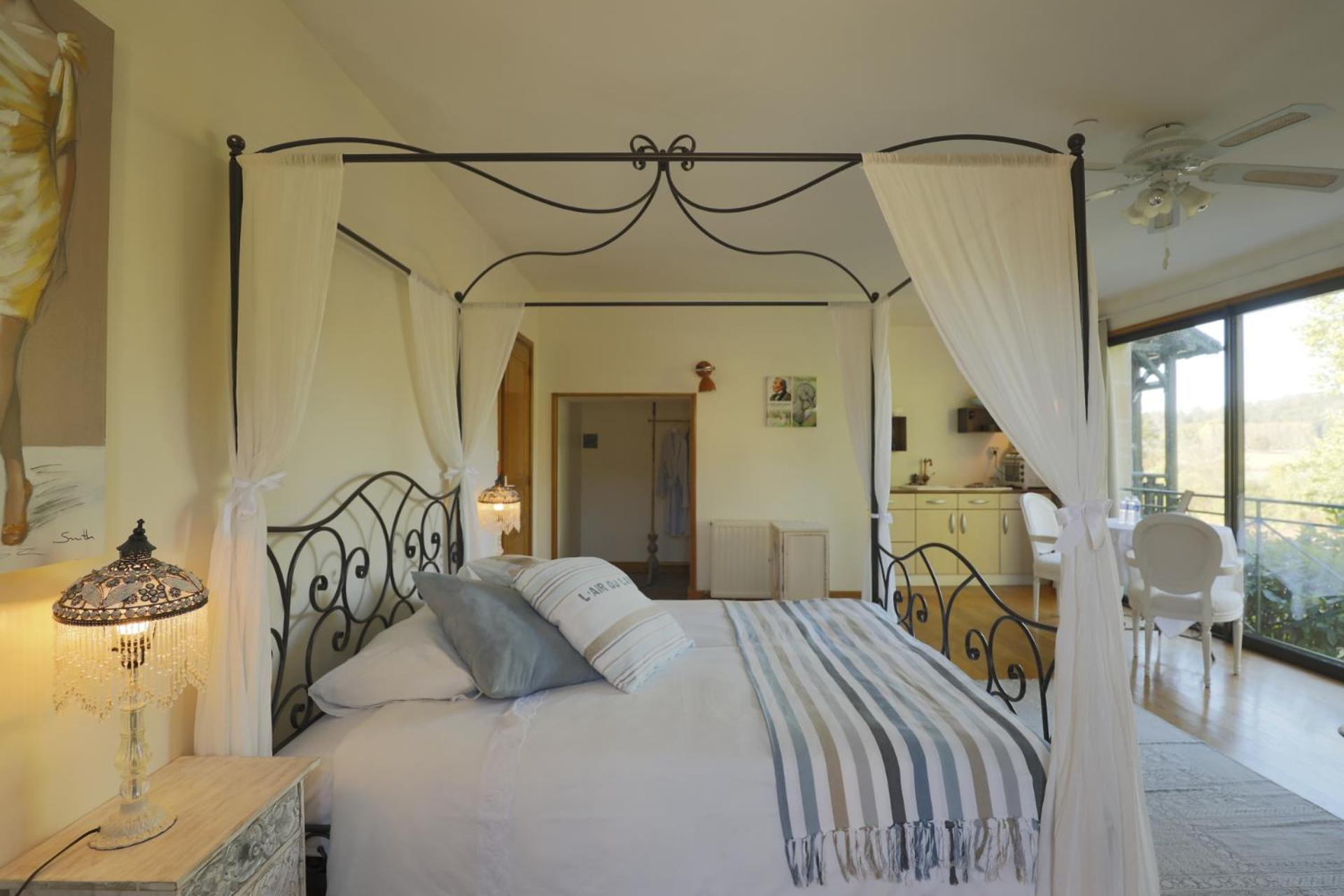 French Correze Moulin Bleu Hotel Saint-Pantaléon-de-Larche Екстериор снимка