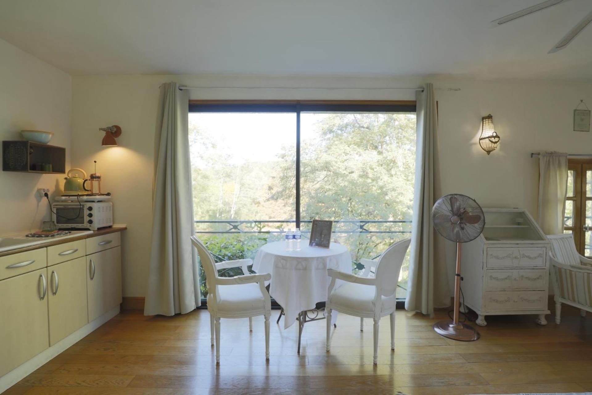 French Correze Moulin Bleu Hotel Saint-Pantaléon-de-Larche Екстериор снимка