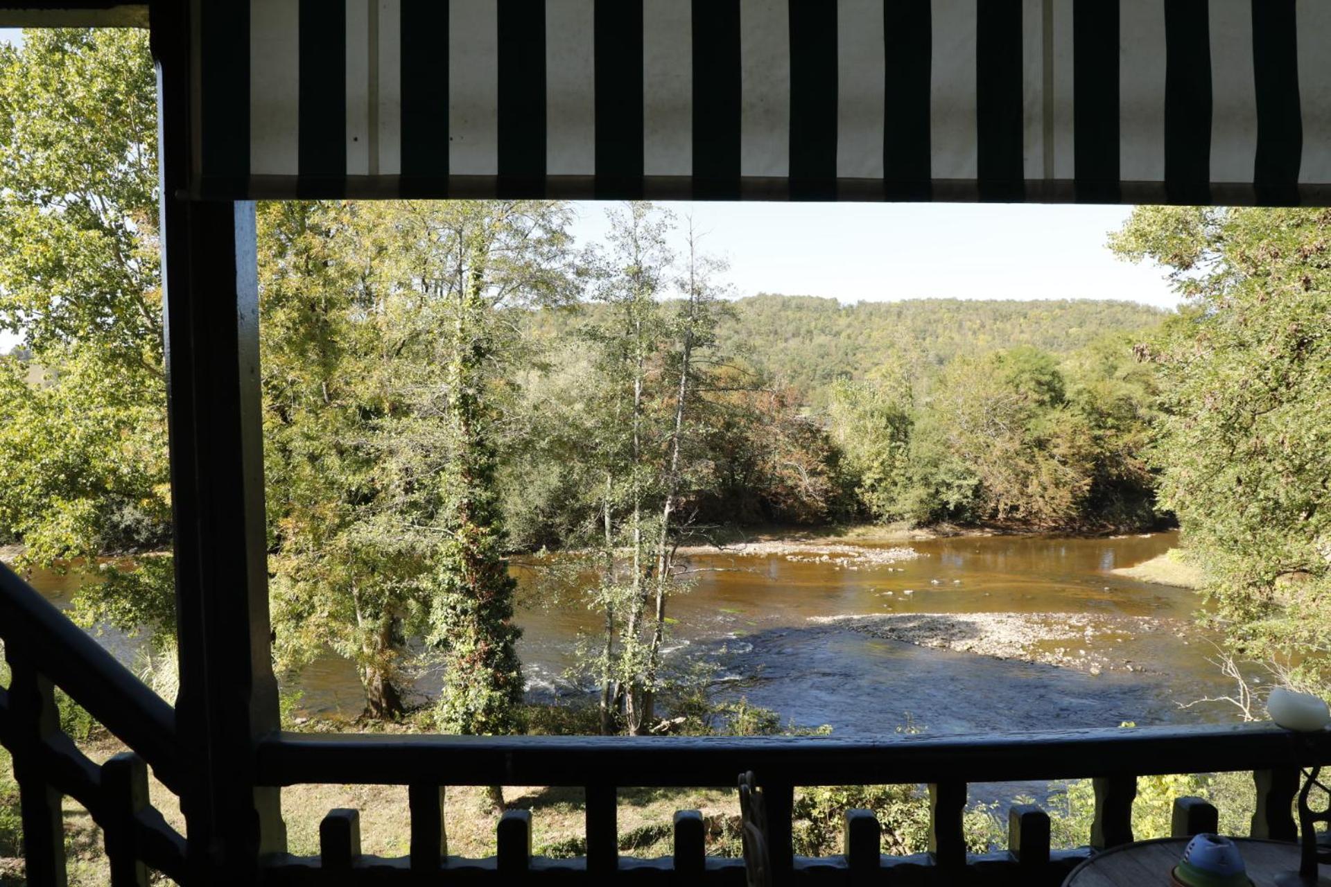 French Correze Moulin Bleu Hotel Saint-Pantaléon-de-Larche Екстериор снимка