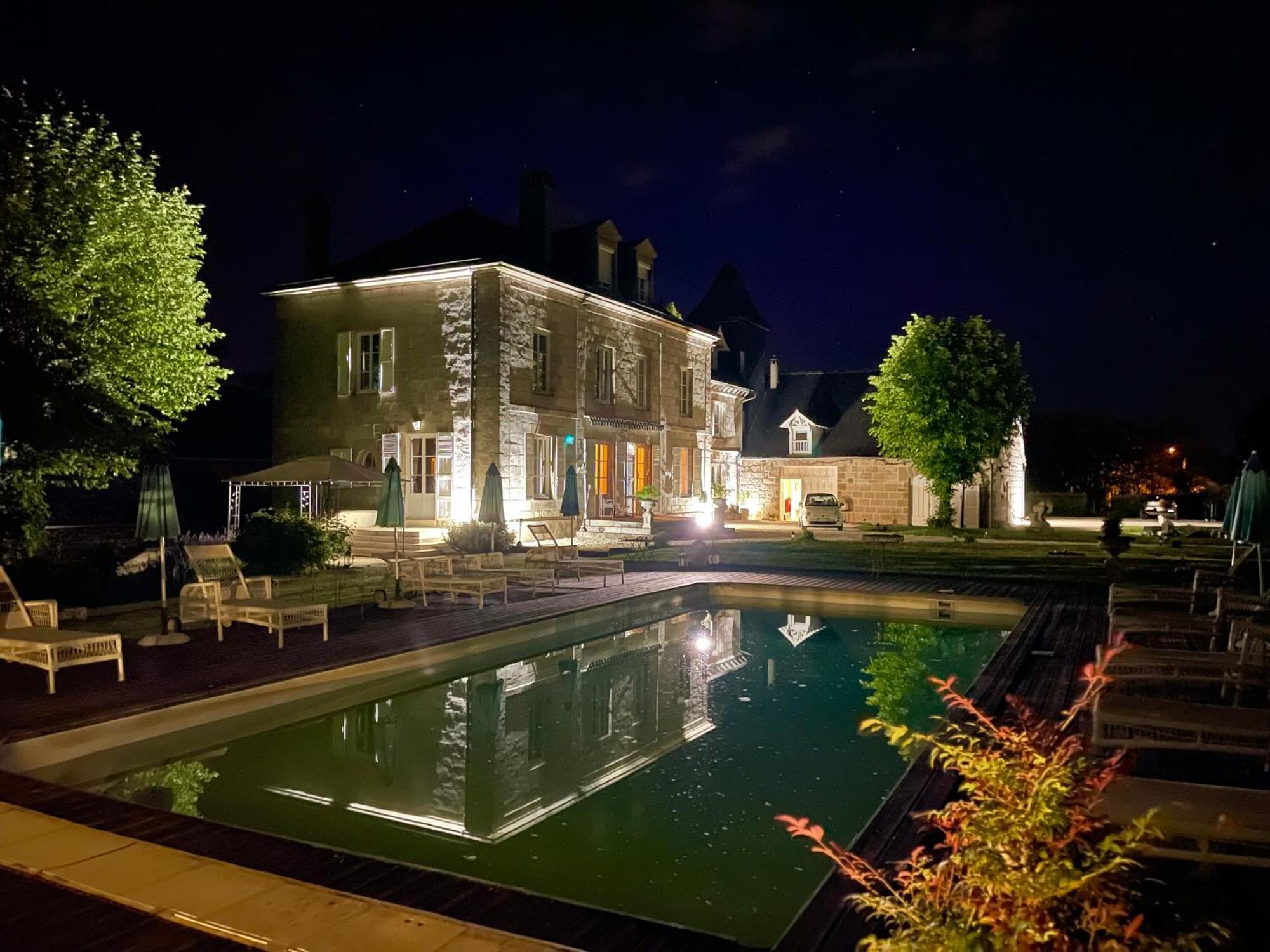 French Correze Moulin Bleu Hotel Saint-Pantaléon-de-Larche Екстериор снимка