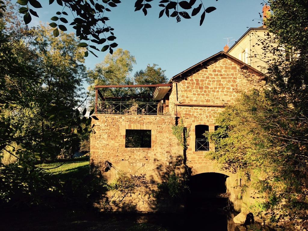 French Correze Moulin Bleu Hotel Saint-Pantaléon-de-Larche Екстериор снимка