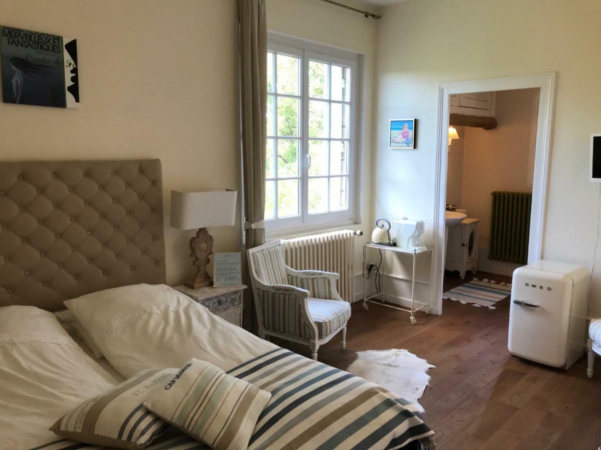 French Correze Moulin Bleu Hotel Saint-Pantaléon-de-Larche Екстериор снимка