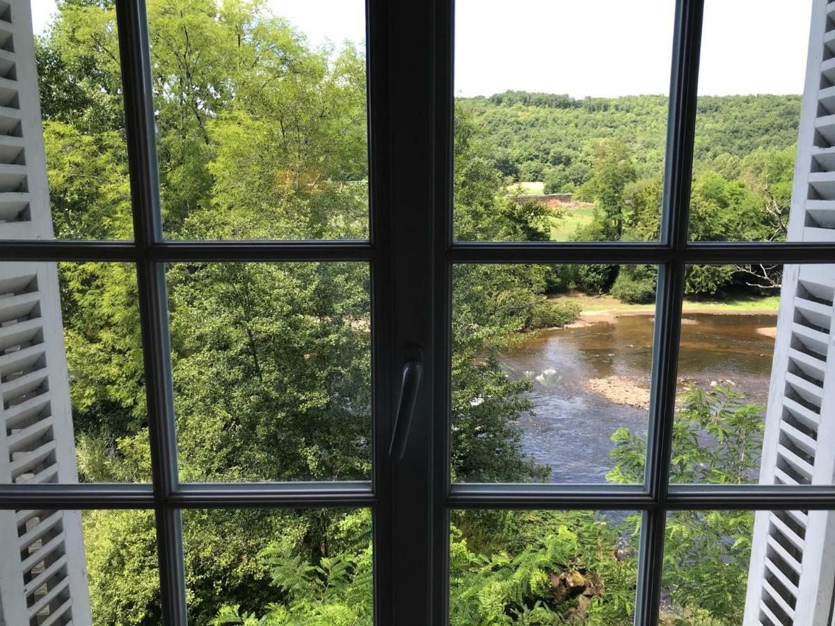 French Correze Moulin Bleu Hotel Saint-Pantaléon-de-Larche Екстериор снимка
